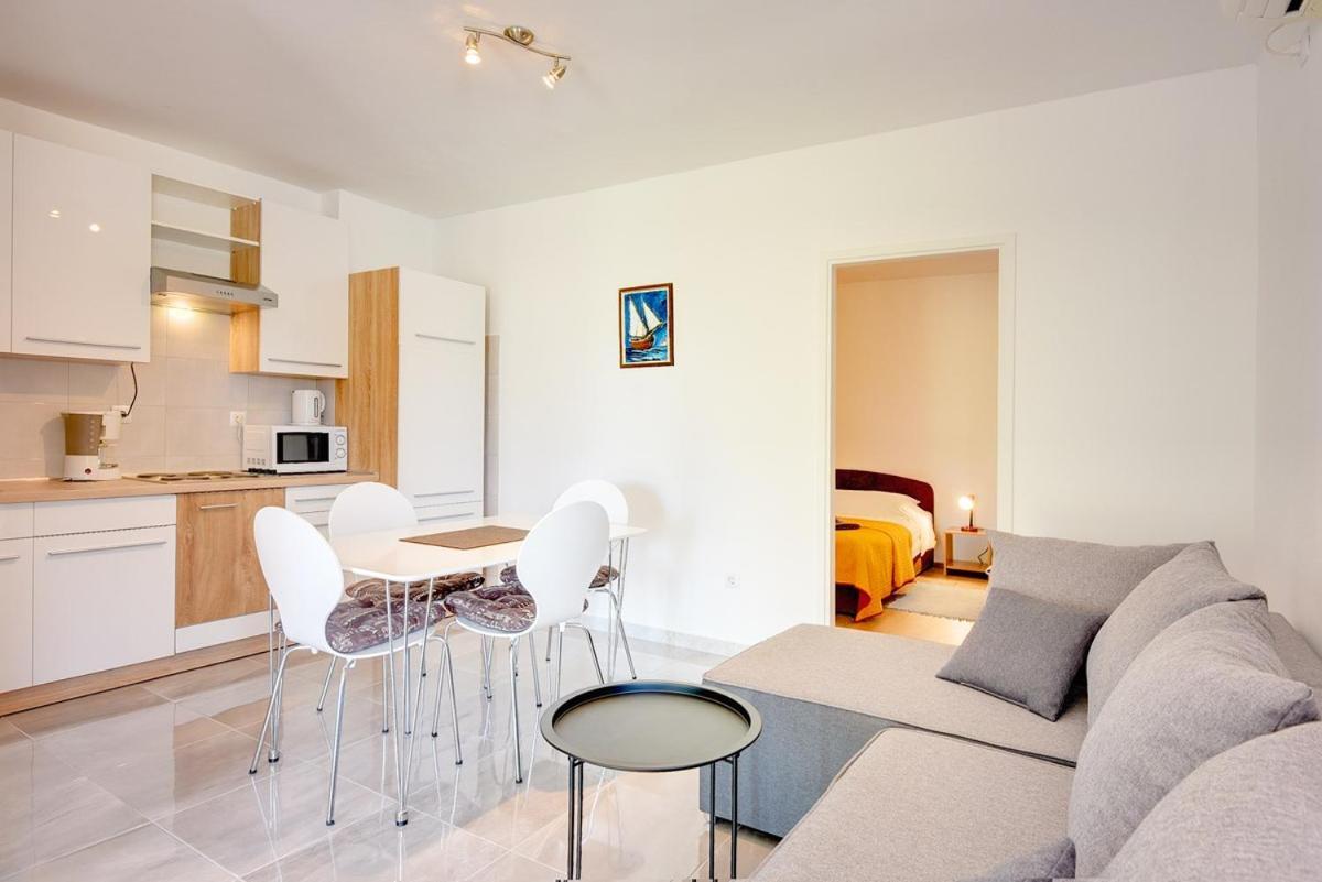 באניולה Apartments Aldo מראה חיצוני תמונה