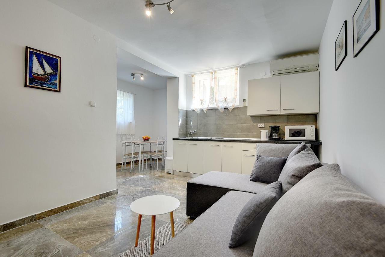 באניולה Apartments Aldo מראה חיצוני תמונה